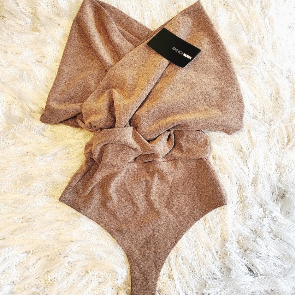 Ladies Fashion Nova bodysuit. Size Small Metalic Rose Gold color .